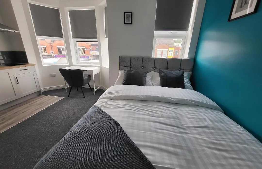 Affordable Comfort On Alfreton Road - Ideal For Savvy Travelers-1
